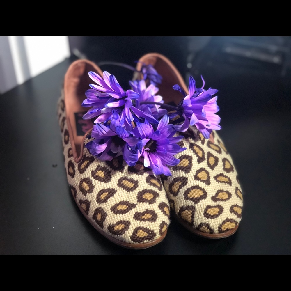 Leopard Needlepoint Women's Loafer ByPaige Sz9